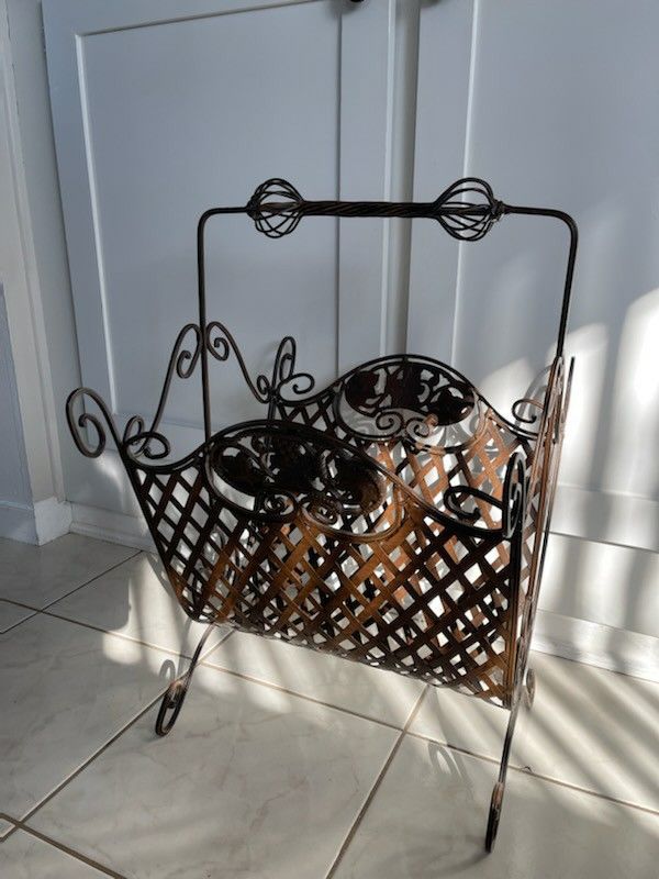 Metal Magazine Rack