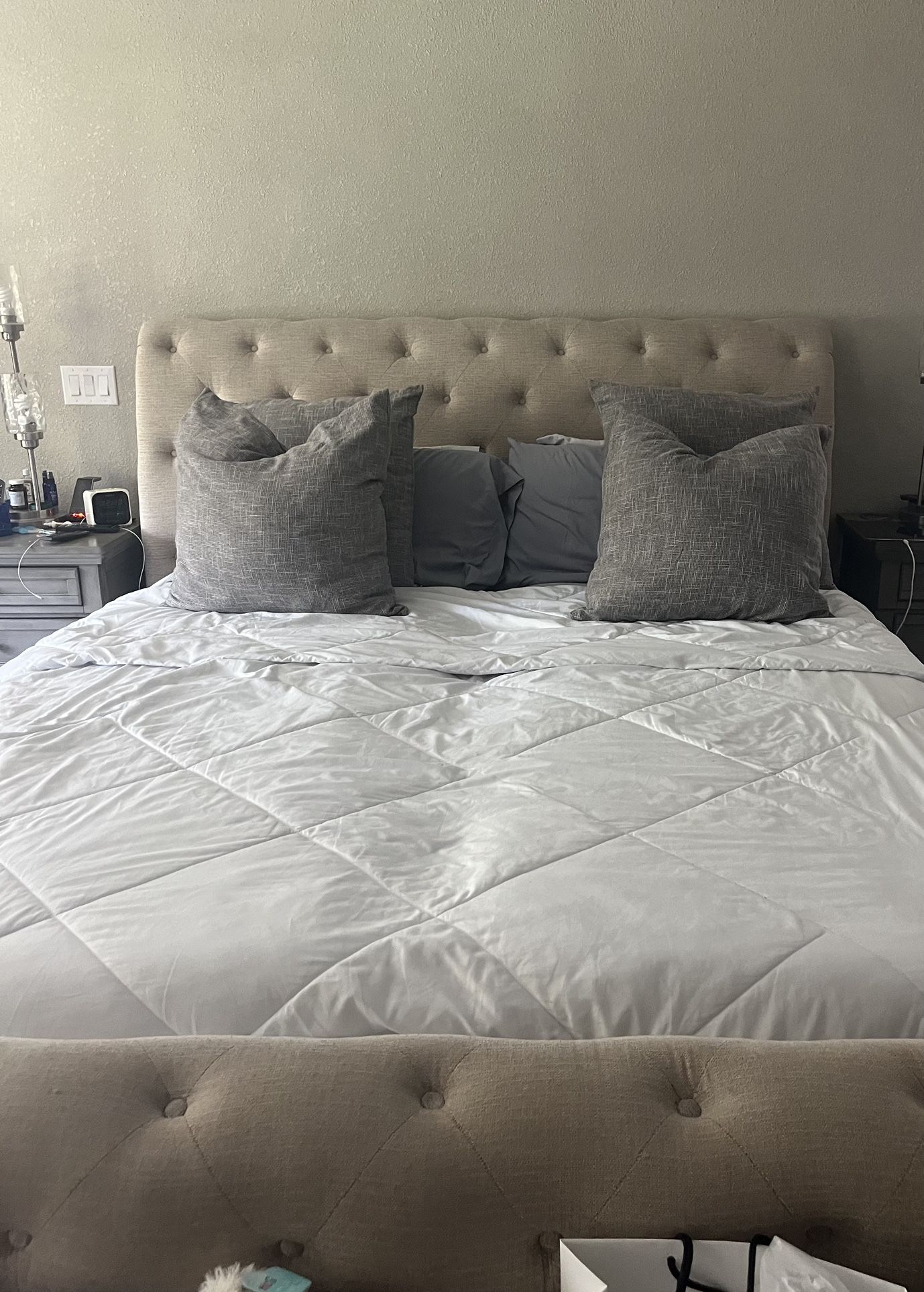 CALIFORNIA KING BED !!!!