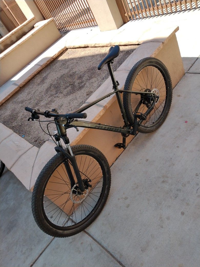 Schwinn Axum Black D29 Inch Mountain Bike for Sale in Laveen Village