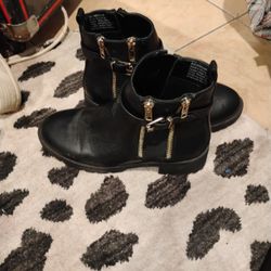 Black Boots 