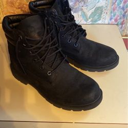 Timberland women’s 6 inch boots preowned 9.5 Blk