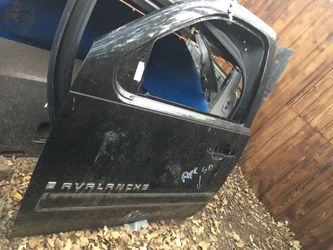 2007-2013 GM Avalanche Tahoe Suburban Front Door Left / Driver Side