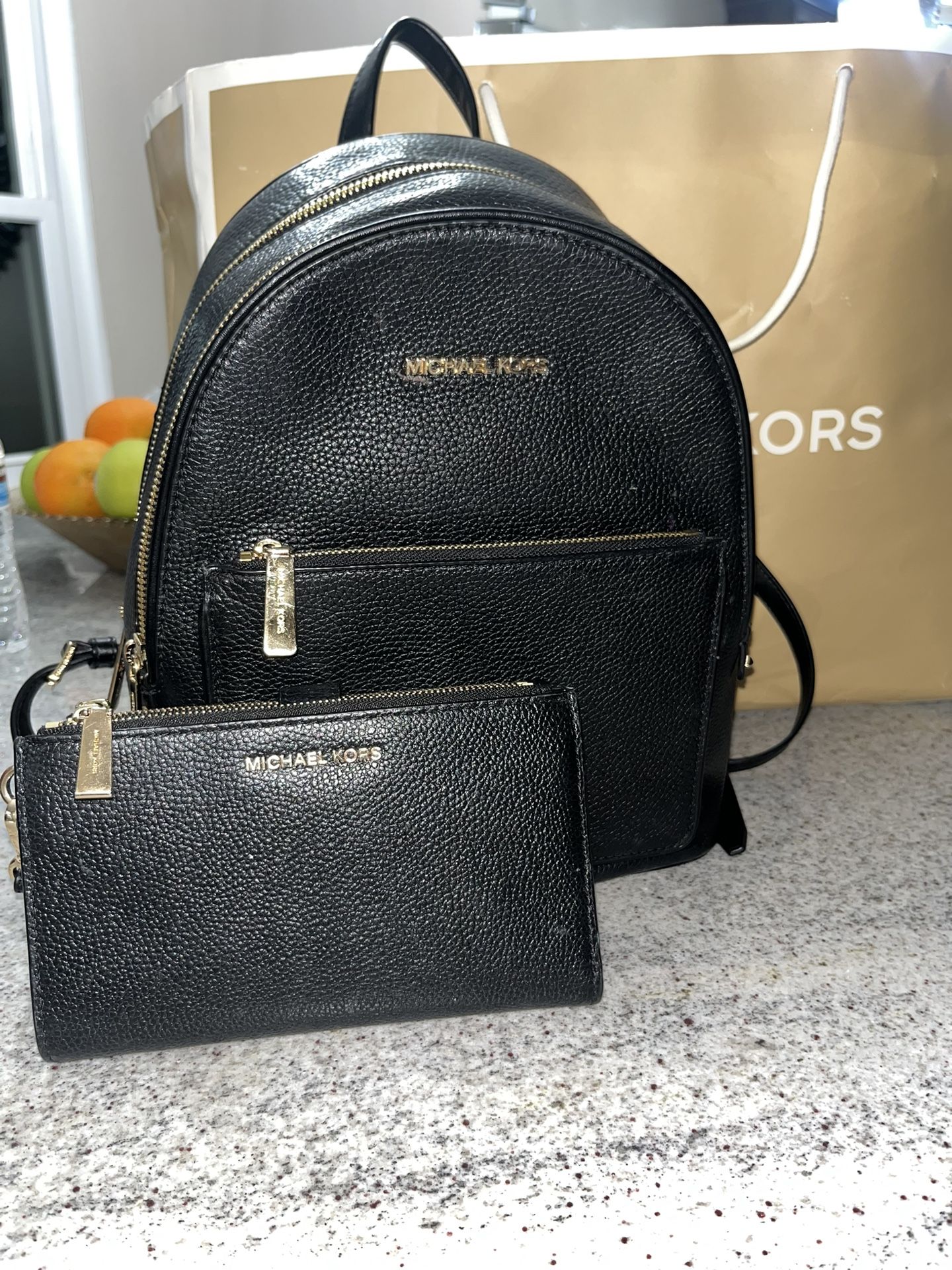 MICHAEL KORS BLACK GOLD BACKPACK AND WALLET SET
