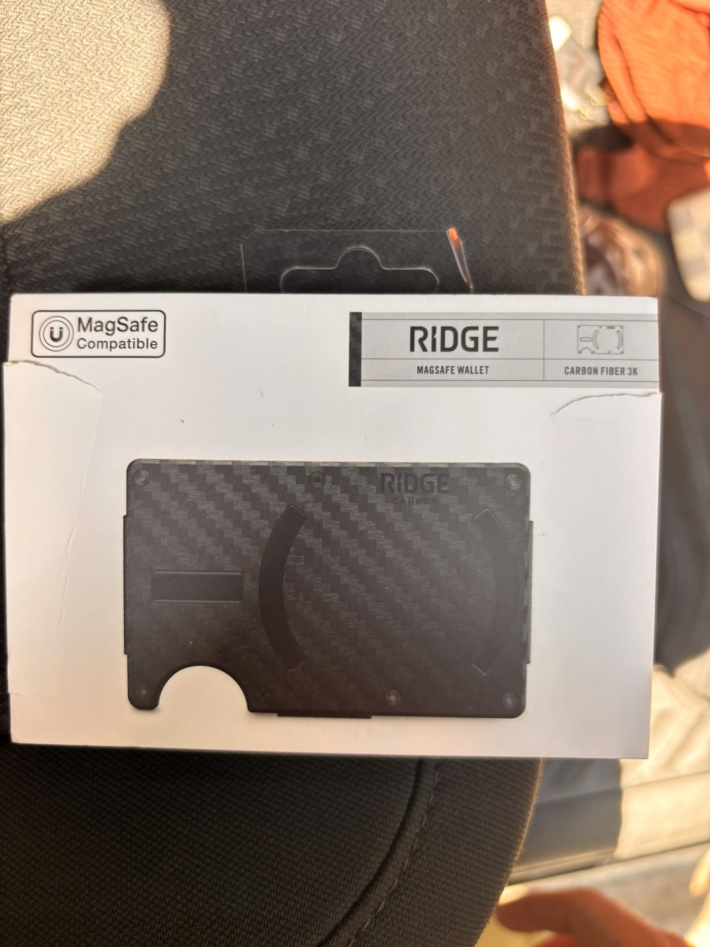 The Ridge Wallet - Carbon Fiber MagSafe Wallet - Silver