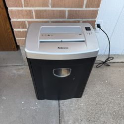 Fellowes Paper Shredder