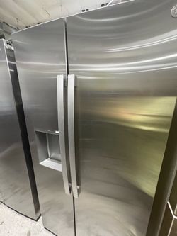 GE SIDE BY SIDE REFRIGERATOR