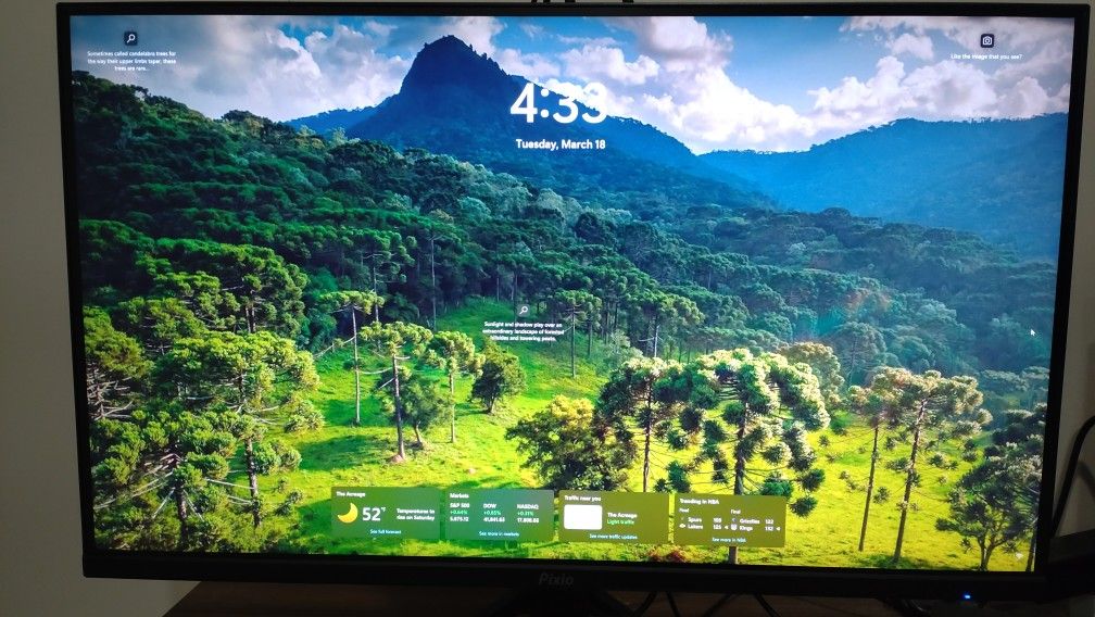 Desktop with Pixio Screen 