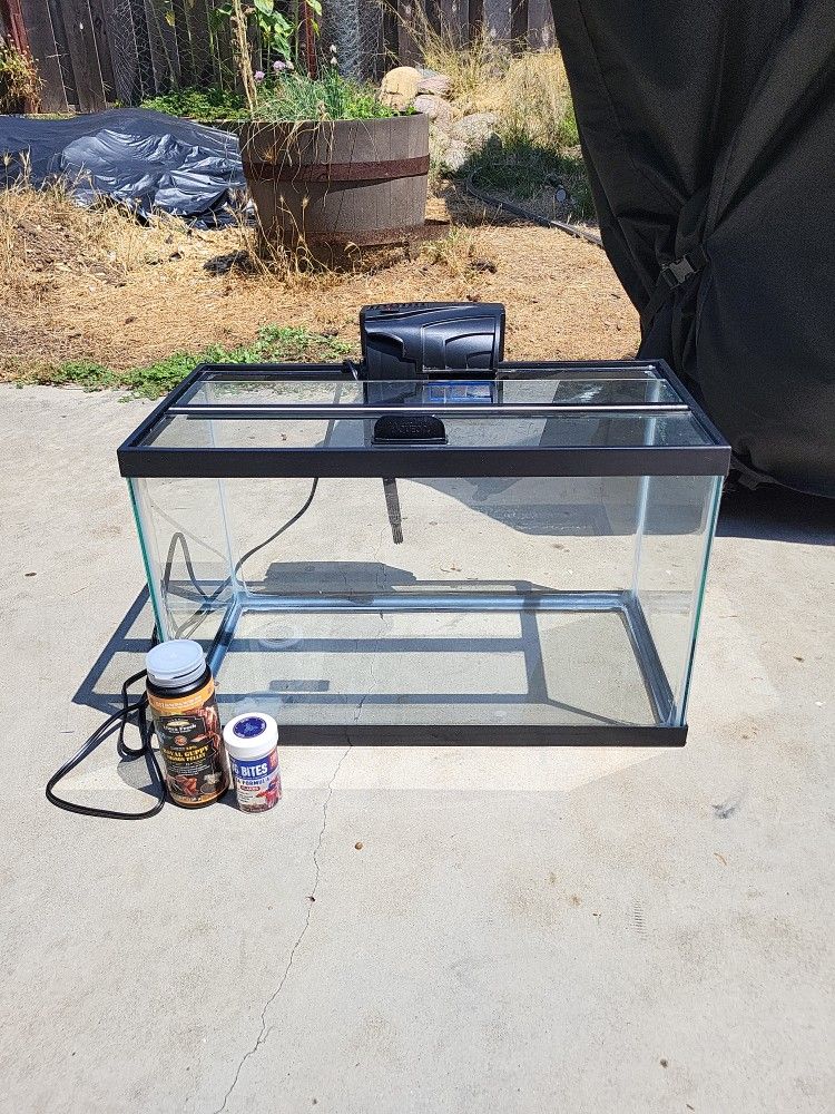 10 Gallon Aqueon Fish tank Aquarium + Lid + Filter + Guppy Betta Food