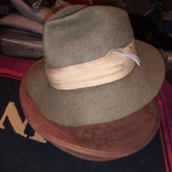 ,L, L,  B E A N.  Made In England, Seven Size.  Color Green Special Made For A Special Moment