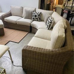Beachcroft - 5 Piece Beige Sectional Lounge
by Signature Design by Ashley💳Financing Options