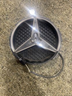 Mercedes-Benz Grill Star emblem