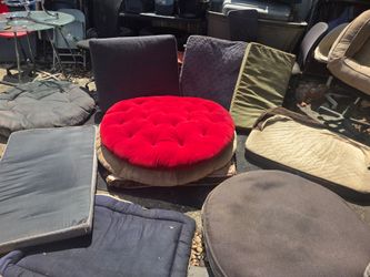 Dog beds Assorted Pet Beds and Cushions and blankets, small 15, medium 20. Large 25, extra large 30