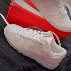 Shoes One Sell They Are New Un Use