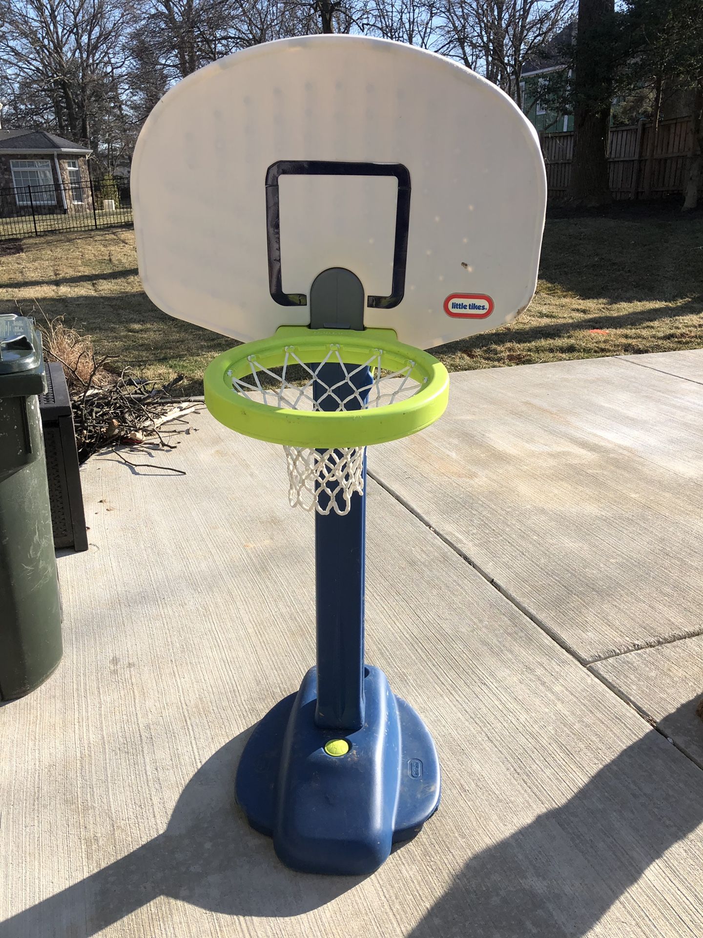 Little Tikes adjustable Basketball hoop