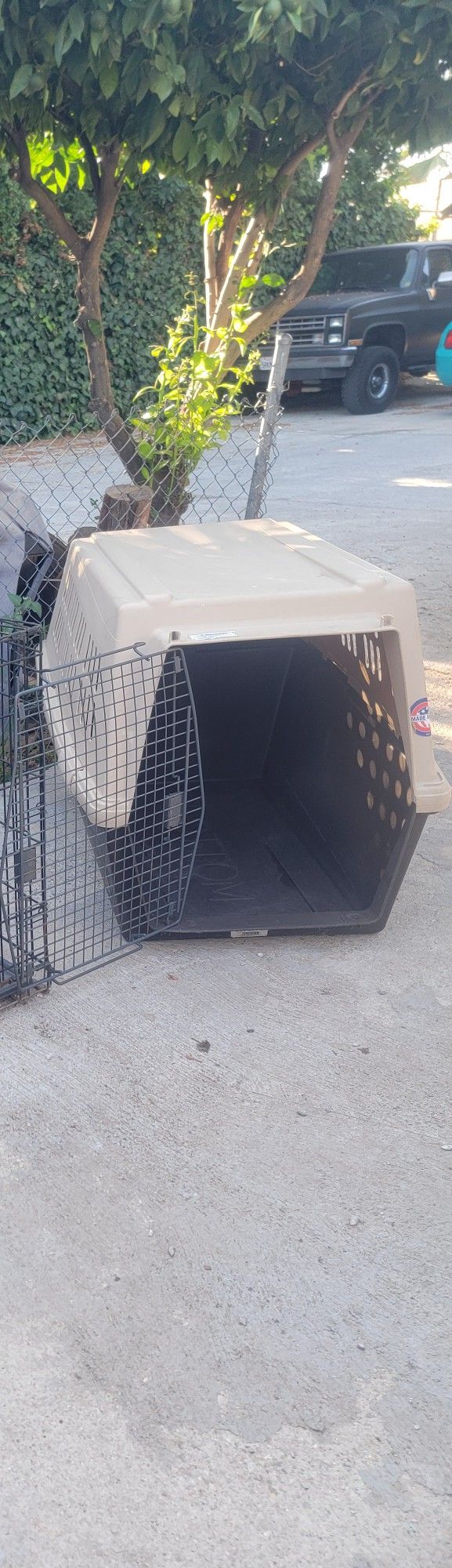 Petmate Sky Kennel 40" For Large Dogs 