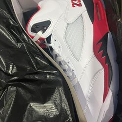 Jordan 5 Retro Fire Red Black Tongue 