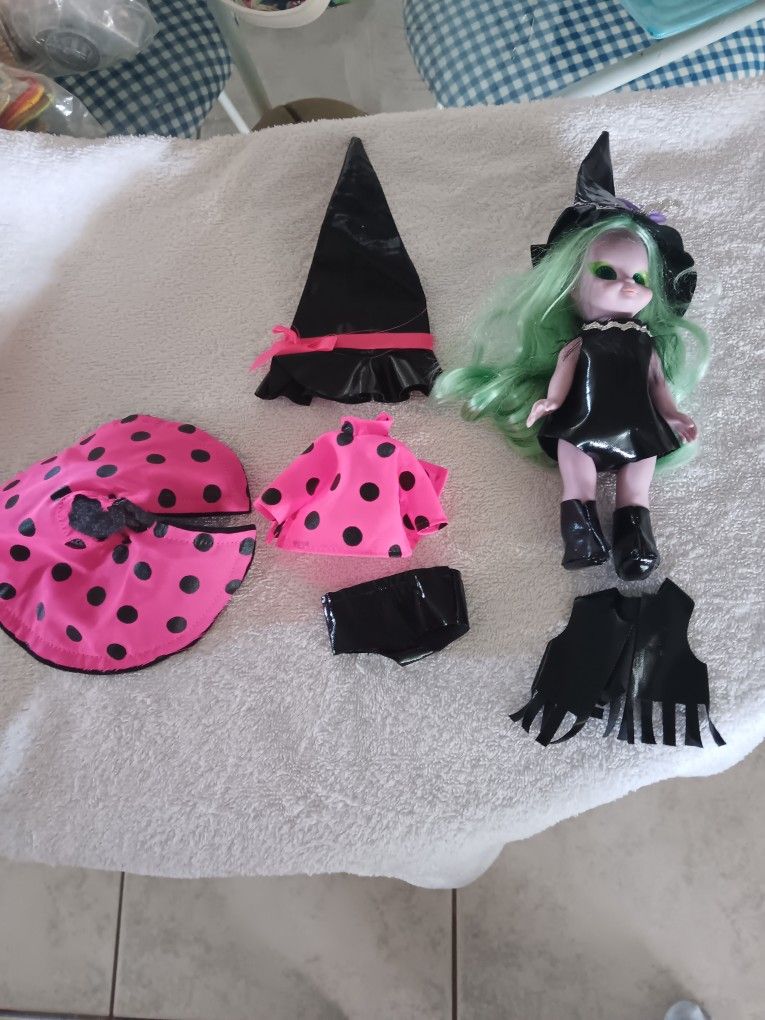Vintage 1972 Girls World Emerald the Enchanting Witch Doll Toy