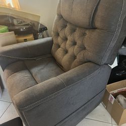 Gorgeous Brand NEW Pride Viva Legacy Lift Chair Recliner