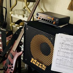 Bocina De Bajo Y Amplificador Y Bajo Guitarra 