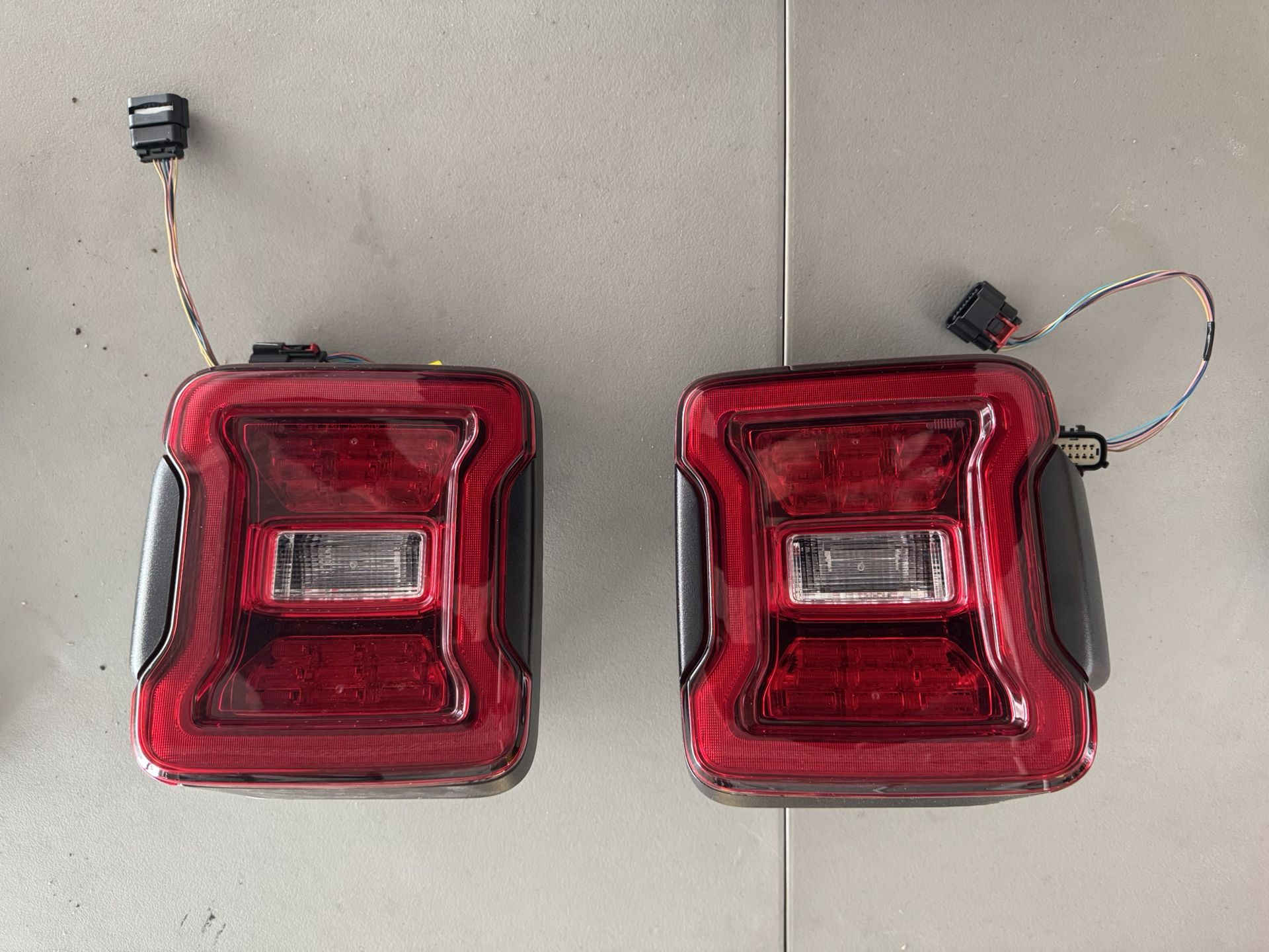 Jeep JLU LED taillights OEM