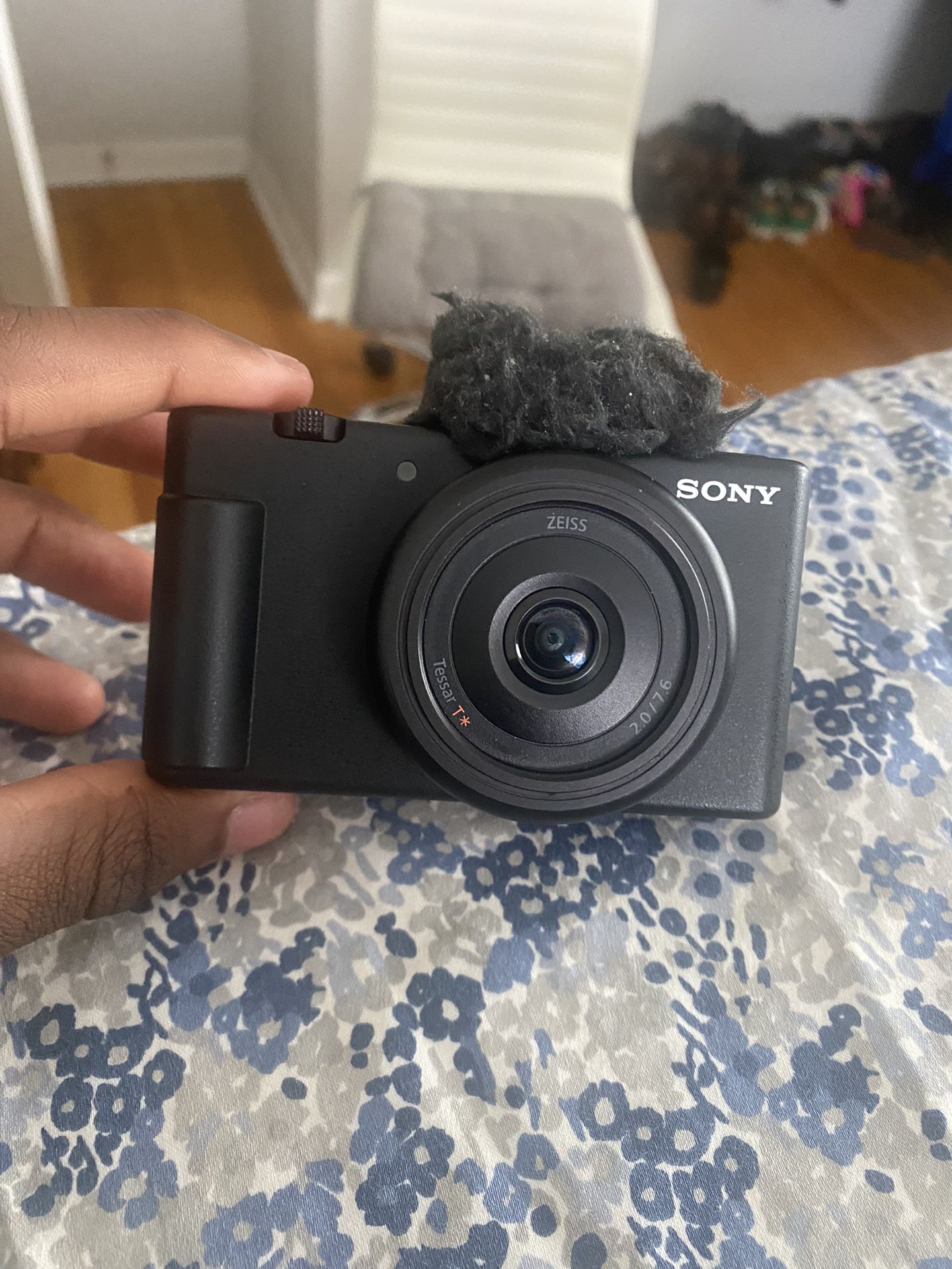 SONY ZV-1F CAMERA