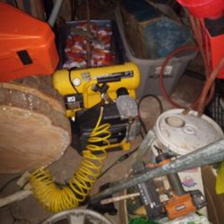 DeWalt Emglo 4 gallon