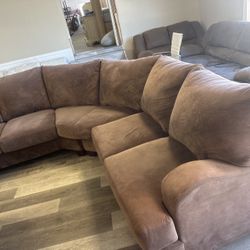 GOOD SECTIONAL GOOD CONDITION FREE DELIVERY 🚚 