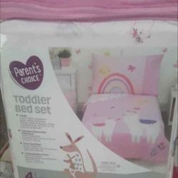 Toddler's  Bedding •New