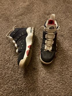 And very good condition size 9 1/2 original Nikes