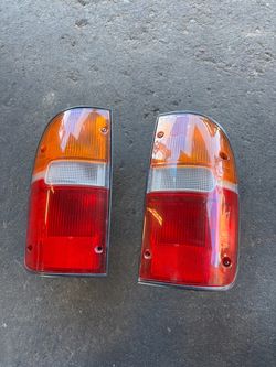 95-04 Toyota Tacoma tail lights