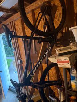 Specialized Rockhopper hardtail mountain bike