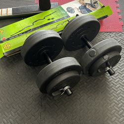 New pair of 20lb adjustable dumbbells. New in box 📦 40lb in total and curl bar 