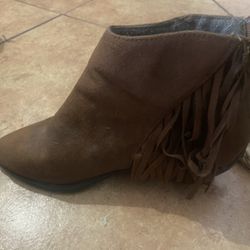 Brown Boot With Fringe 