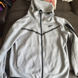 Grey Nike tech fleece 
