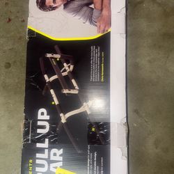 Centr pull up bar.