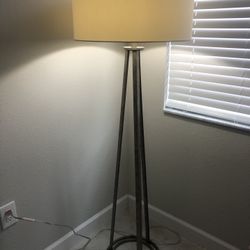 2 Lamps and 1 End Table