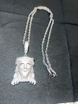 Brand new Jesus pendant and necklace