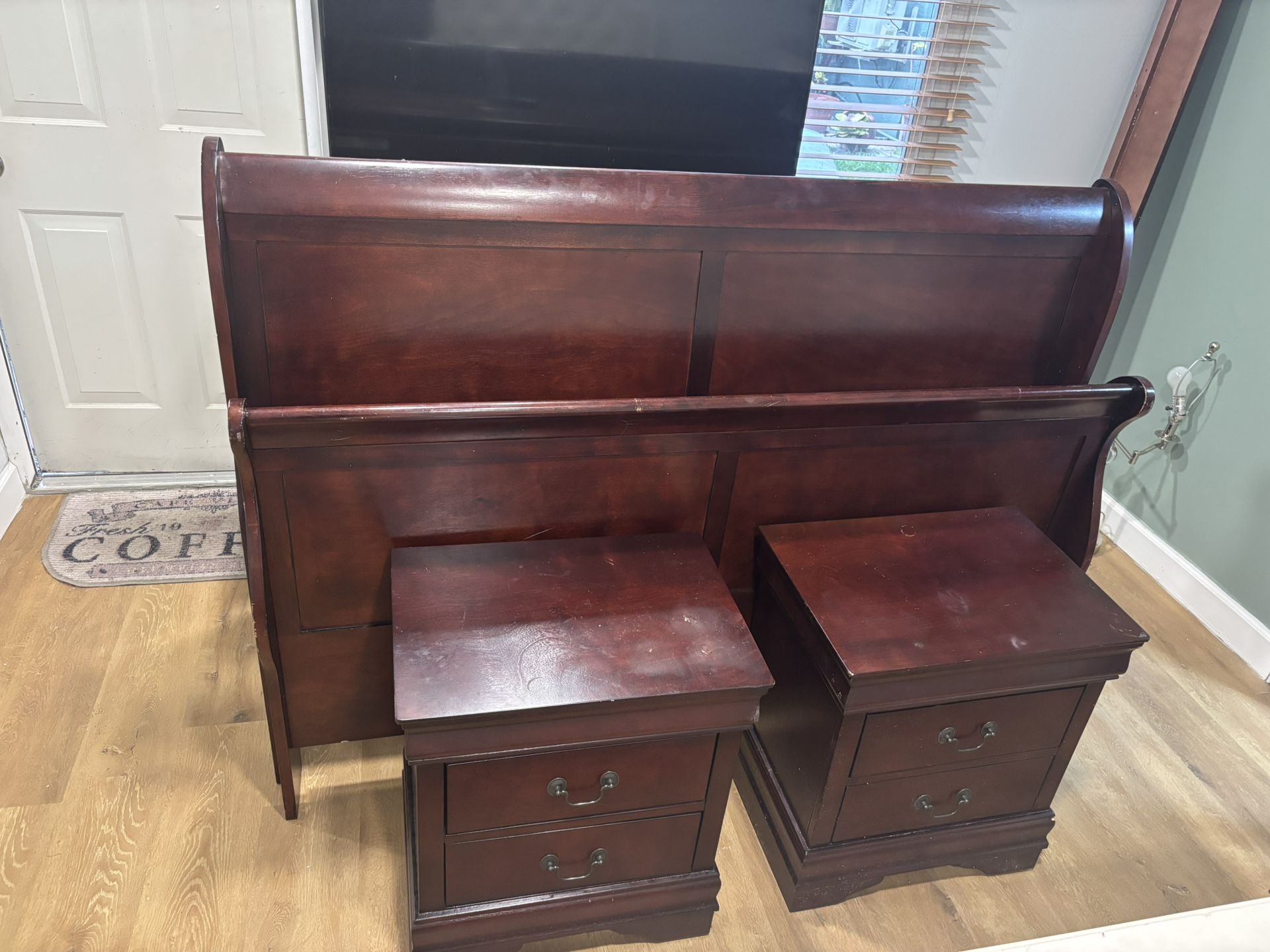 queen bed frame whit 2 end table