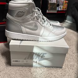 AIR JORDAN https://offerup.com/redirect/?o=Y28uSlA= - Silver Size 13