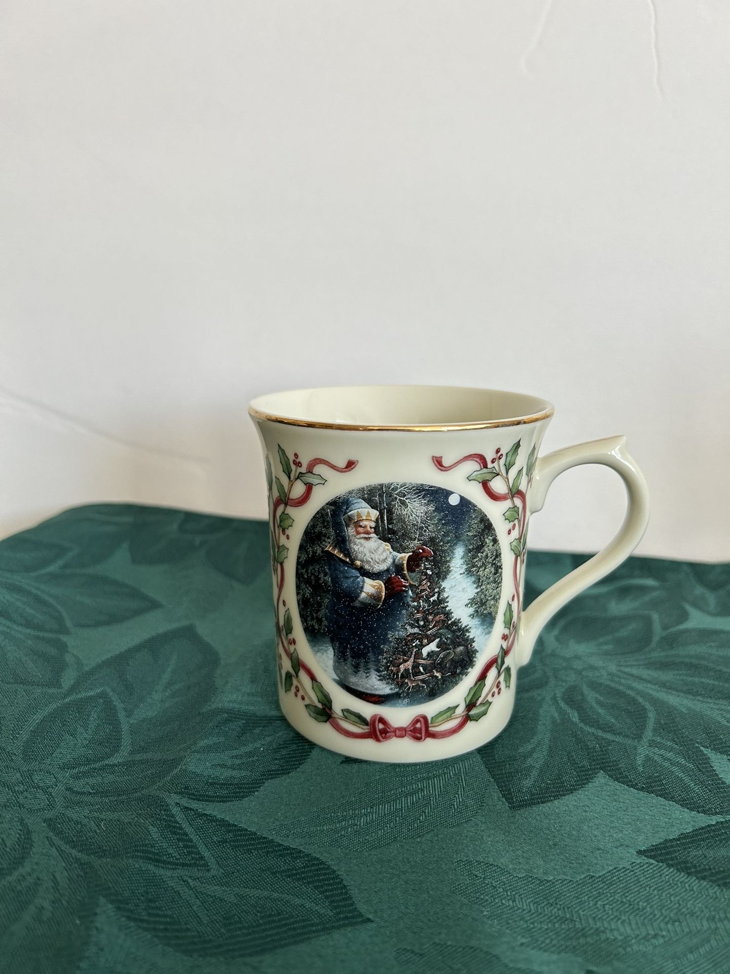 Lenox “The Magic of Christmas Mug Collection.