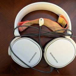 SteelSeries Artics 5 Wired 7.1 Gaming Headset