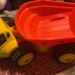 Dump truck