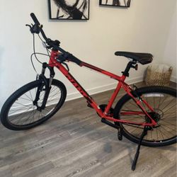 Giant ATX MTB  Size L  Really good condition. Used just a few times. Rides smooth 