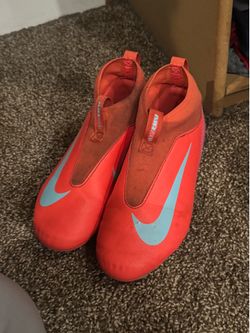 Kids soccer cleats used twice