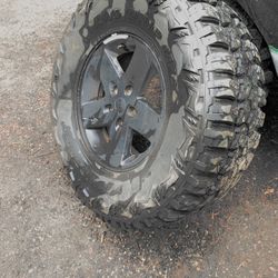 35/12.50/17  Fits Jeep Wrangler 