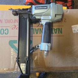 Metabo 16-Gauge 7/16-in Medium crown Construction Pneumatic Stapler #4802