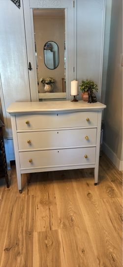 Vintage 3-Drawer Dresser with Brass Knobs