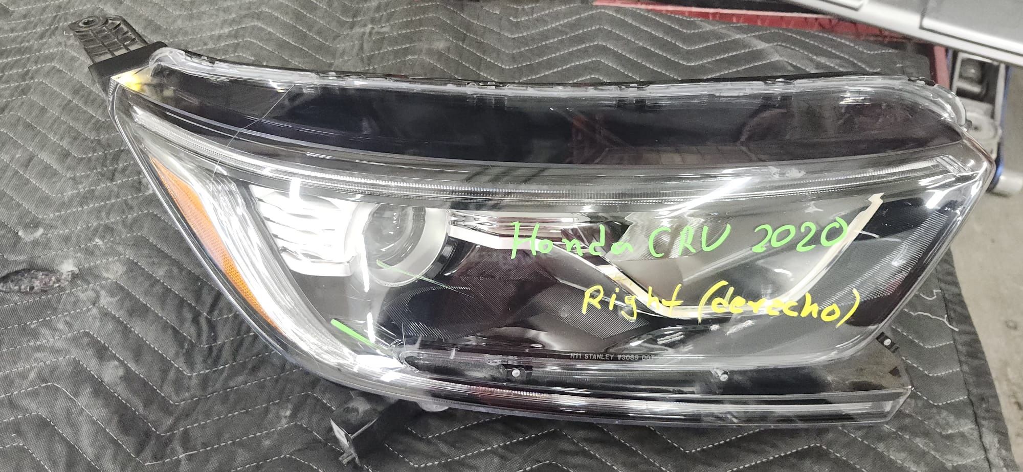 2017-2021 Honda CR-V Headlight Right side (Derecha)