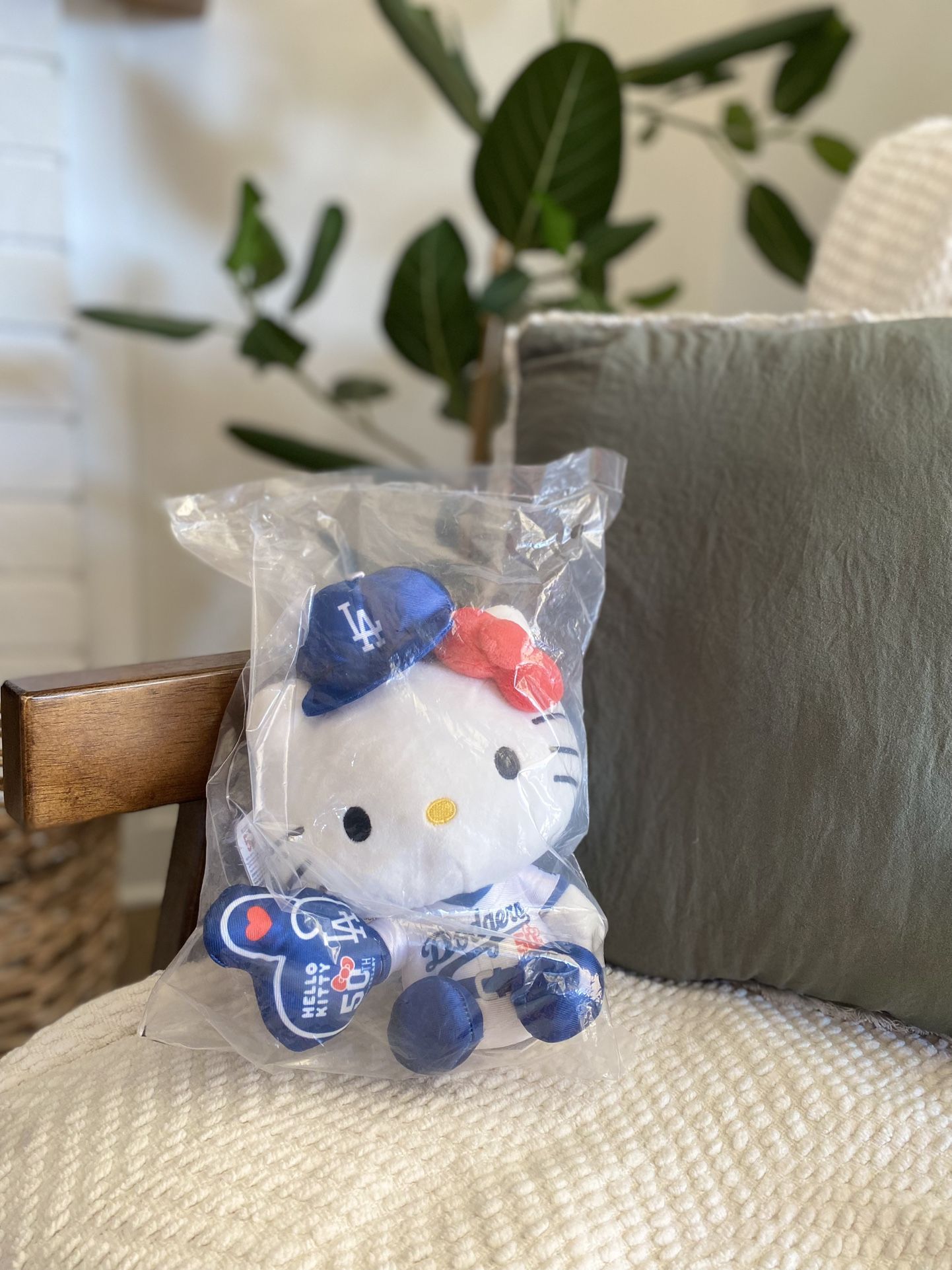 50th anniversary hello kitty dodgers plushie