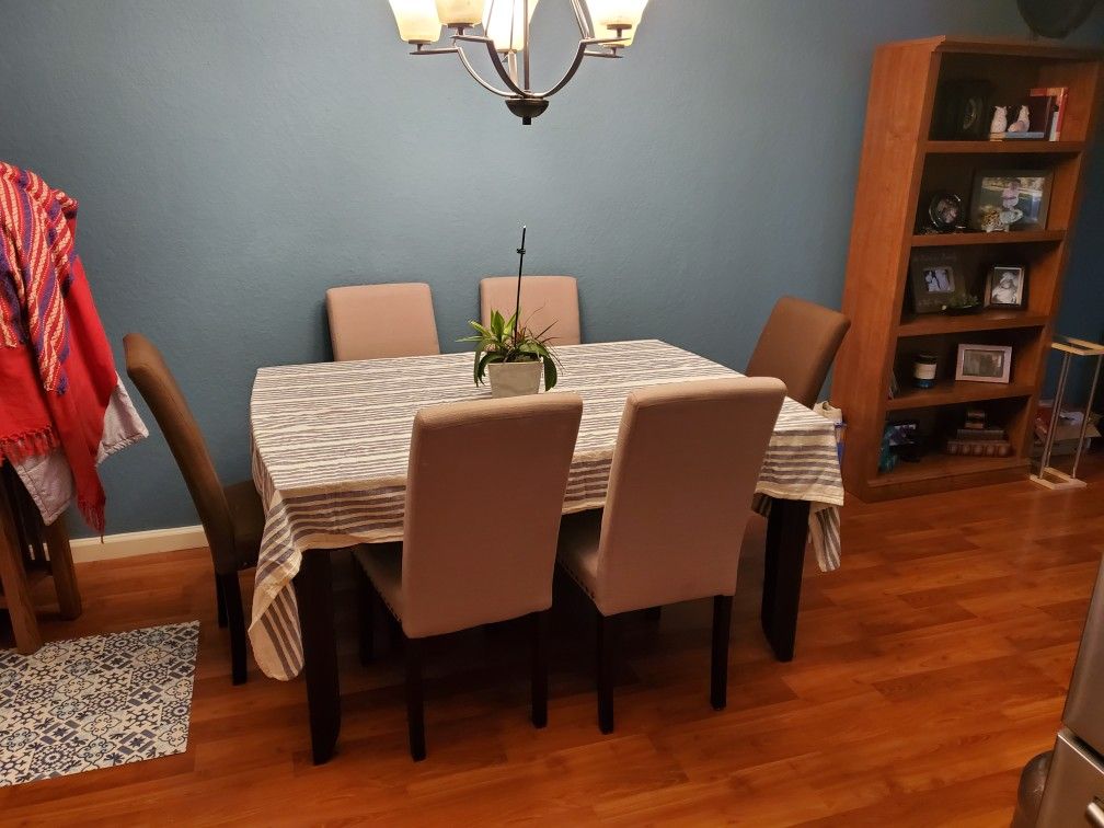 Dining set 6 chairs Good condition there is some small scratches on the table nothing big